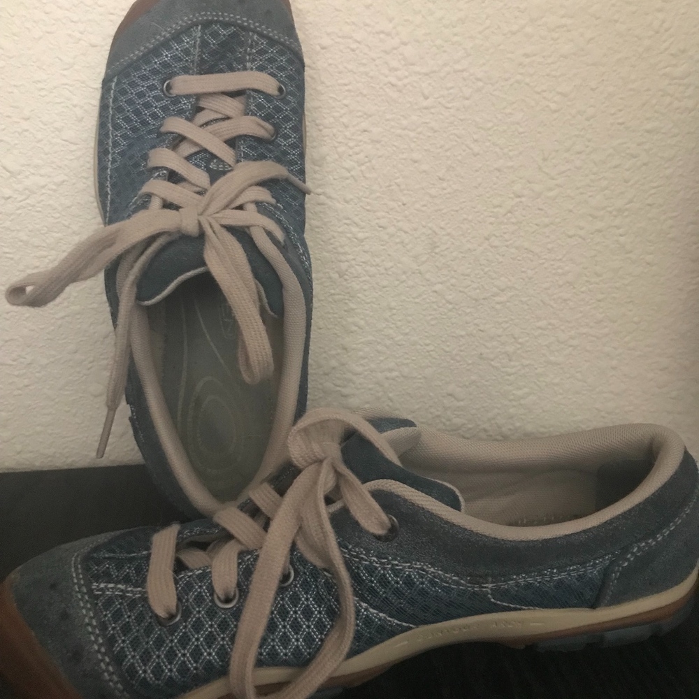 Keen tennis shoes